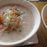 望陀餃子楼 - 十六穀米の鶏粥セット＋水餃子5つ+香物+杏仁豆腐は後から