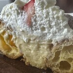 PATISSERIE NAJAC - ドーナシュークリーム（断面）