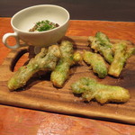 Ata - たらの芽のフリット、ホタルイカのタプナード1