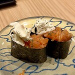 すし辰 - サーモンクリームチーズ軍艦