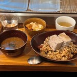 岸本食堂 - 自家製チーズカレー
