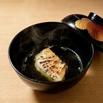 すしやのたい悟 - 料理写真:蓋を開けた瞬間に広がる上品なお出汁の香り✨サクッと香ばしい松笠焼きの食感と白甘鯛の甘みが身体に染み渡る、最高のスターターです。