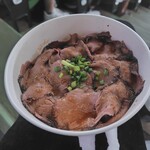 宮木牧場 - 料理写真:宮木牧場のローストビーフ丼（1,300円）