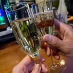 かくれが ごりごり - 仲間とお酒を囲みながら、会話と乾杯を楽しめるひとときをお過ごしいただけます。