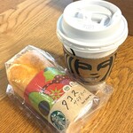 スターバックス・コーヒー - ドリンク写真:ブリュードコーヒー＆タコスサラダラップ