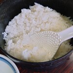 あかまつ荘 - 今ではめずらしい？お櫃でご飯。