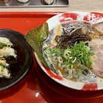 熟成豚骨ラーメン 一番軒 - 料理写真:黒豚骨&水餃子