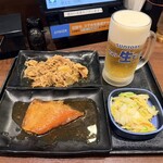 吉野家 - 料理写真:牛皿、金目鯛の煮付け、お新香、生ビール(ジョッキ)