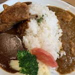 カレーのち珈琲、ときどきワイン - 料理写真:チキンとリブの相掛け贅沢カレー