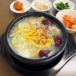 韓国家庭料理 金さんの台所 - 骨無しサムゲタン