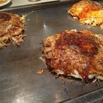 玉家 - 手前　スタミナ焼き　奥　肉玉そば