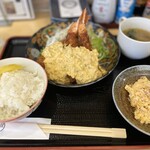 酒飯処さつき - 海老フライ好きは喜ぶ大タルタル