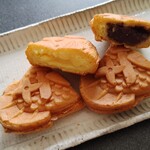 甲賀米粉たい焼き - 右つぶあん、左カスタード