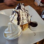 魔法のパンケーキ - 魔法のパンケーキ980円税込み+アイスクリーム300円追加
