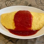 洋食屋 ぷてぃ あう゛ぃにょん - 料理写真:名物オムライス