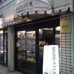 フランス菓子 ダリオルール - 駅前店です。