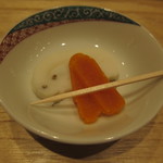 金沢地酒蔵 - おつまみは蒲鉾とカラスミ