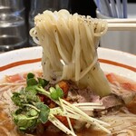 ラーメン専門店 えんまん - 細めのリングイネのような平打ち麺