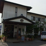 紗羅都伽 - お店の外観。鹿沼街道沿いにあります