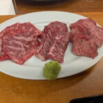 焼肉やっちゃん - 左からロース、ハラミ、タン(いずれもハーフ)