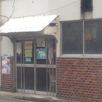 KARMA - 通り越しそうで躊躇しそうな店構えです。