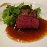 短角牛イチボ 山山葵のソースで（100g2800円）