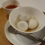 レンゲ - ゆで胡麻団子 金木犀で（600円）