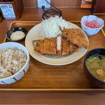 ごはん処 かつ庵 - 料理写真:鰺フライ120gロースかつ定食