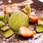 入谷鬼子母神門前のだや - 四季のフルーツとうなアイス。秘密はうなぎの骨の粉とたれ！