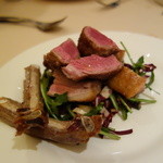 アンティーカ・トラットリーア・ノスタルジーカ - 仔羊骨付きロースのインパデッラ（2600円）