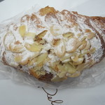 クロワッサンアマンド　２３０円