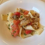 カーサ・デル・チーボ - フェットゥッチェ 熊本産あさりと りょっけんトマト ナポリ風