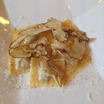 カーサ・デル・チーボ - レモン風味の仔牛を詰めたラヴィオリ トピナンプールのクロッカンテ