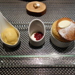 レストラン バカール - 本日の温かいスフレ ベストマッチのアイスクリームを添えて（900円）