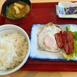 なか卯 - 料理写真:目玉焼きベーコン朝食