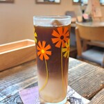 Booksand - カフェラテ。氷もコーヒー。