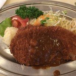 プロヴァンス - ポークカツレツ。トンカツ屋さんのトンカツよりも薄く、ソースが洋風でおいしい