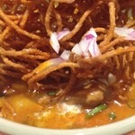 ジャスミン タイ - カオソーイガイ：スープはイエローカレー