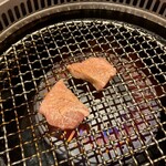 精肉卸問屋直営焼肉店 牛次郎 - 焼き焼き