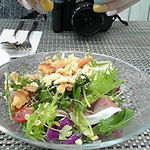 ウナギパイ カフェ トウキョウ - パイを粉にしてかける