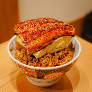 活鰻と蒲の穂焼き 牛タン 馬刺し いづも_2