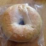 天然酵母・パン工房 みなみ風 - ミルキーレモンベーグル　200円