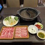 しゃぶ葉 - 料理写真:平日限定 豚2皿しゃぶしゃぶ 999円