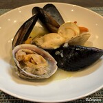 Bistro Libelula - 5種の貝のワイン蒸し