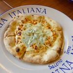 PIZZERIA&BAR NONNA ANNA - クアトロ・フォルマッジ