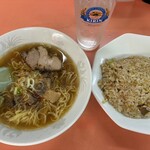 中華飯店 華宴 - 一番人気は「A 炒飯+ラーメン」¥850
