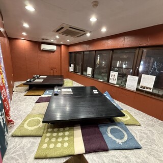 １室に最大24名様までご入店可能。2部屋に分割で最大44名様までご入店可能