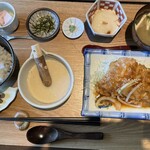 自然薯食処 と川 - 麦とろ豚生姜焼き膳