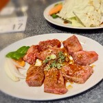 金龍園 - 上カルビ 2,000円・野菜焼 240円