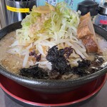 川出拉麺マウンテン - でーやまラーメン（麺200g・野菜中470g）